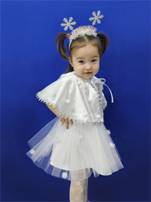 {{productViewItem.photos[photoViewList.activeNavIndex].Alt || productViewItem.photos[photoViewList.activeNavIndex].Description || 'Новогодний костюм для девочки Снежинка'}}